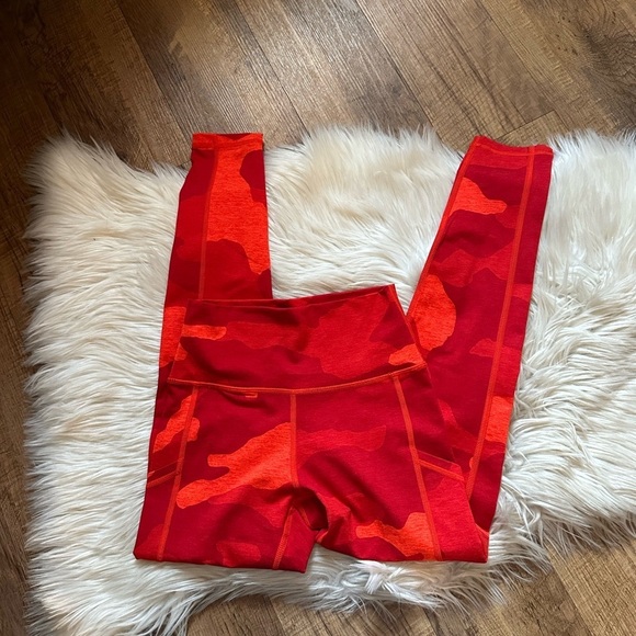 AERIE The Hugger High Waisted Pocket Leggings In Sundried - Picture 4 of 7